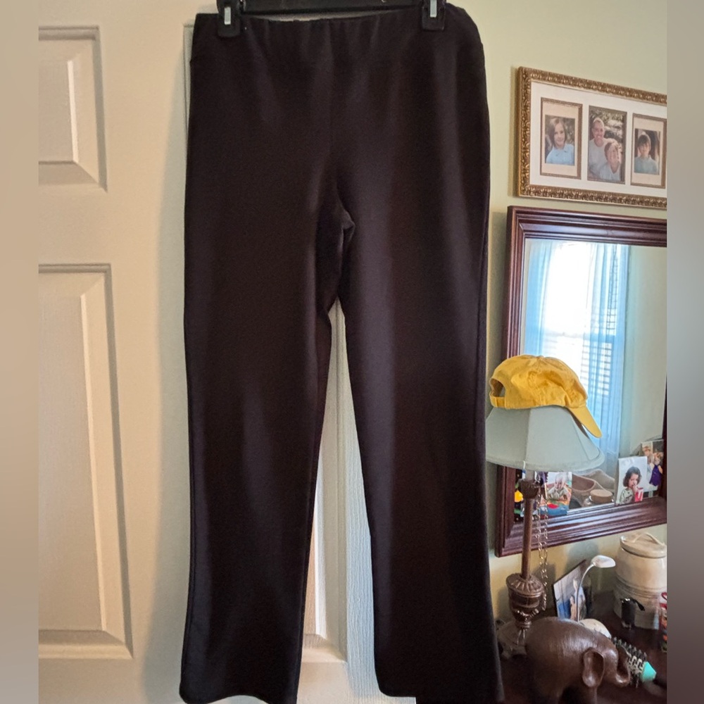Great condition black pants. Size Small.